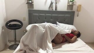 I play with my girlfriend and fill her pussy with hot milk - porn video